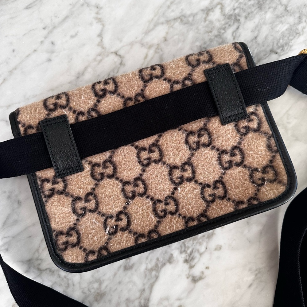 Gucci Tan and Black Logo Belt Bag - Picture 3 of 7